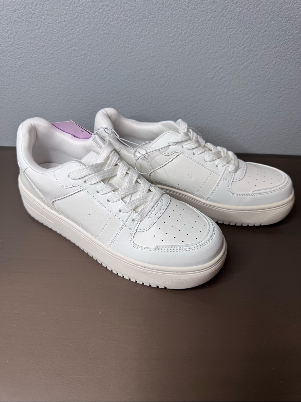 NWT 8 women’s wild fable White Platform Sneakers - Picture 2 of 9